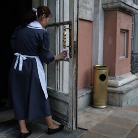 Image illustrant le nettoyage professionnel des parties communes en copropriété